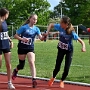 260514 8. MFR Staffel Katzwang  Johanna R + Luisa 3 x 800 m